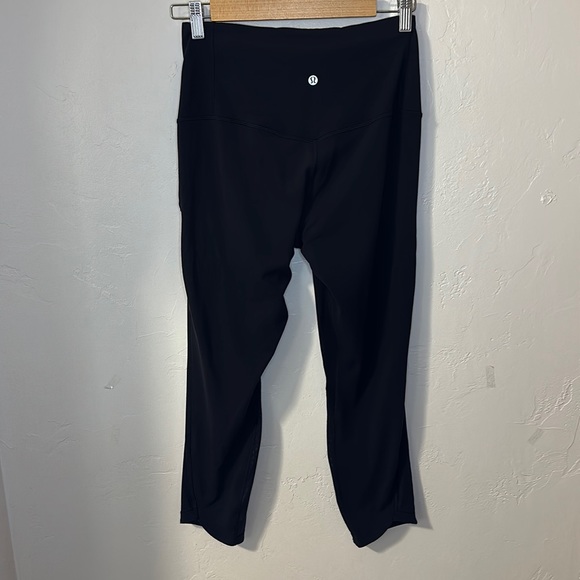 Lululemon black v waistband 7/8 length leggings 8 - Picture 5 of 9